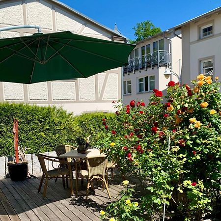 Villa-Rosengarten-Ferienwohnung-Baumhaus-Mit-Seeblick Sassnitz Kültér fotó