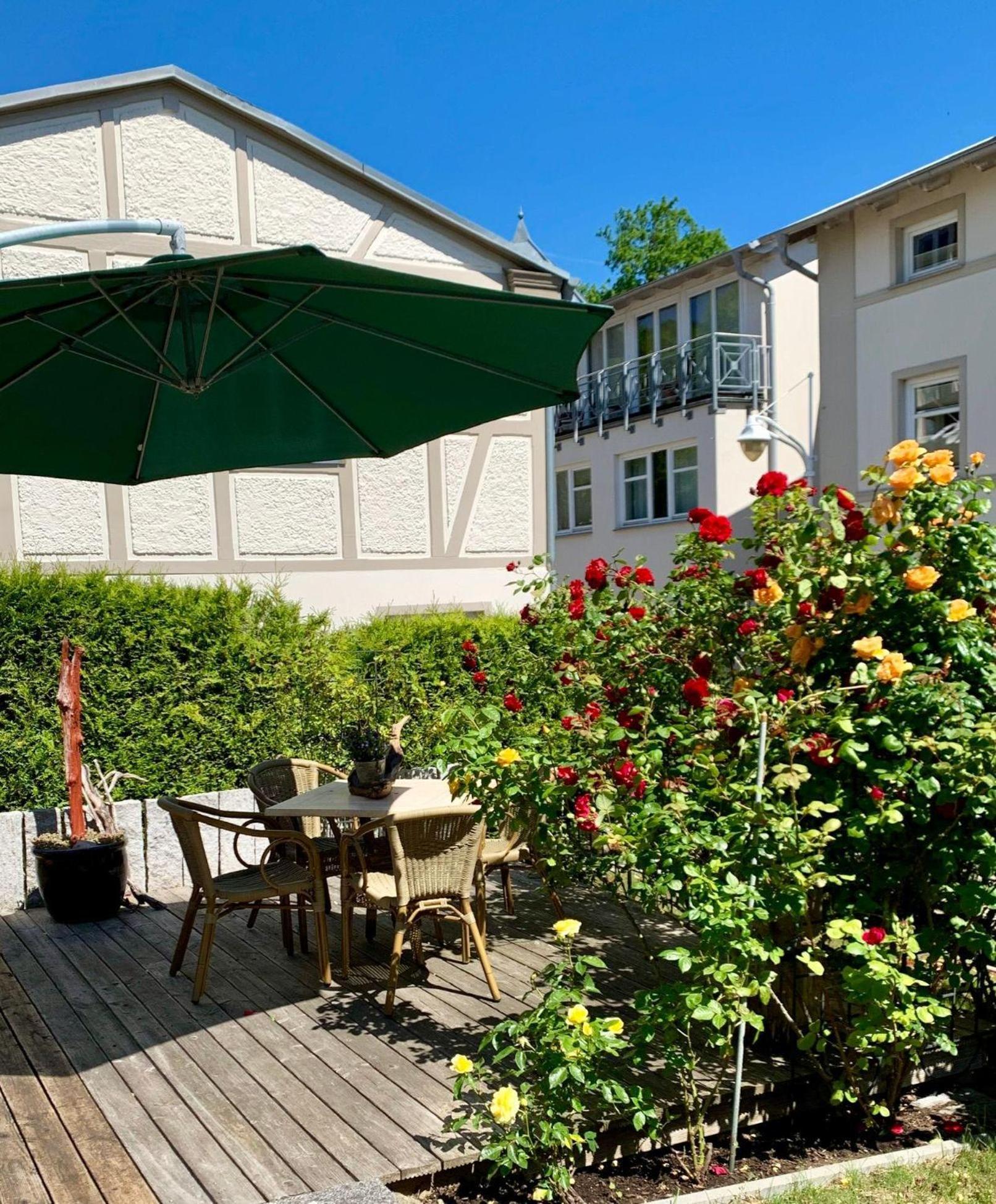 Villa-Rosengarten-Ferienwohnung-Baumhaus-Mit-Seeblick Sassnitz Kültér fotó